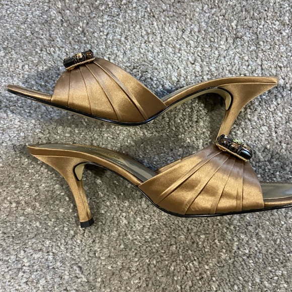 Caparros bronze silk high heel sandals with rhinestones size 8.5 Worn on… - Picture 4 of 13
